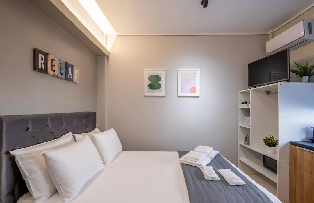 Ermou Central Studios And Suites!-1